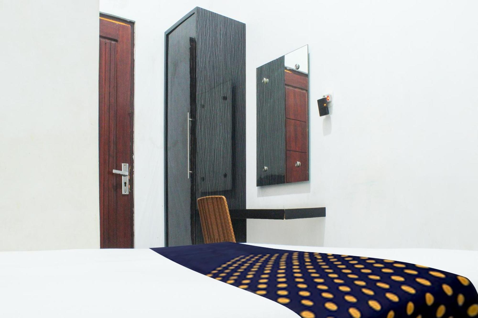 Spot On 3605 Clarichie Guest House Kupang  Zewnętrze zdjęcie