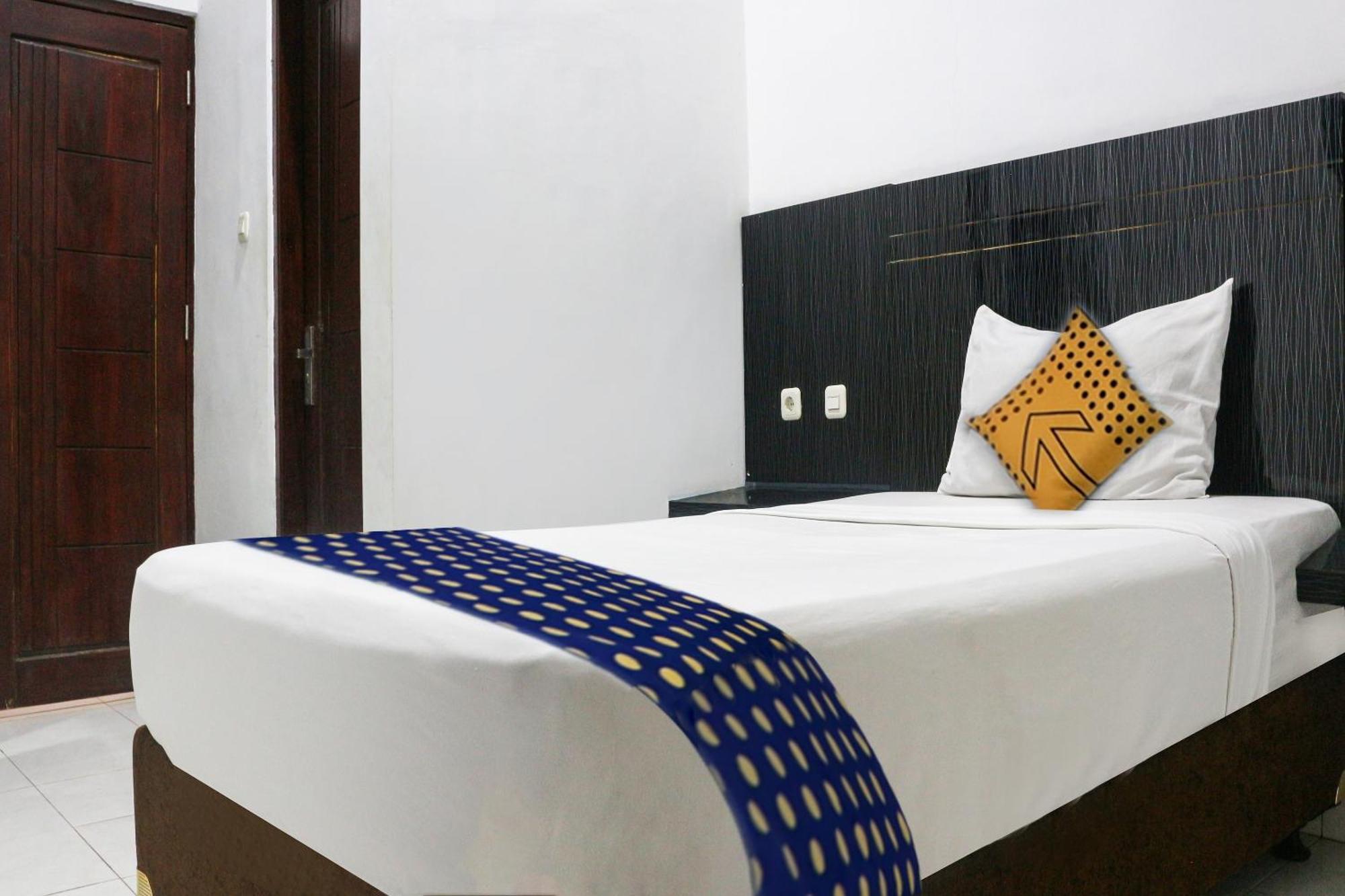 Spot On 3605 Clarichie Guest House Kupang  Zewnętrze zdjęcie